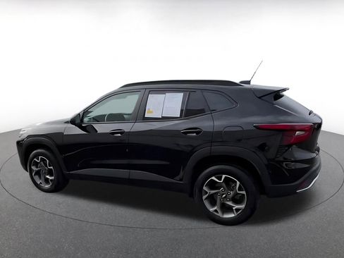 Used 2025 Chevrolet Trax LT image 10