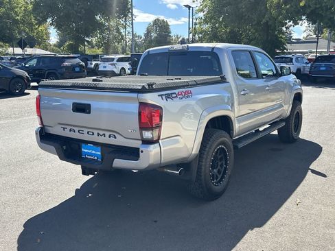 Used 2018 Toyota Tacoma TRD Sport w/ Technology Package AWD/4WD image 5