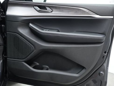 New 2025 Jeep Grand Cherokee L Limited image 16