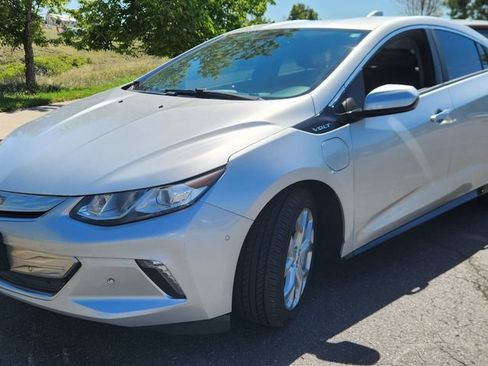 Used 2017 Chevrolet Volt Premier w/ Driver Confidence Package FWD image 2