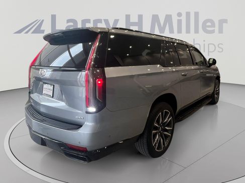 Used 2024 Cadillac Escalade ESV Sport AWD/4WD image 5