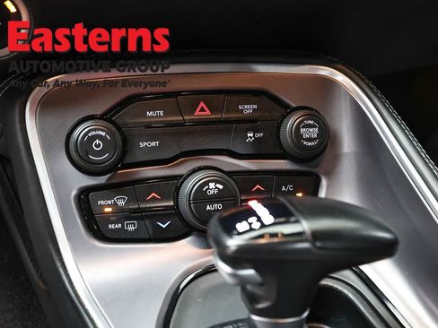 Used 2022 Dodge Challenger SXT image 20