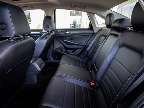 Used 2021 Volkswagen Jetta SE w/ SE Cold Weather Package image 24