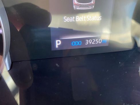 Used 2022 Toyota Highlander LE image 5