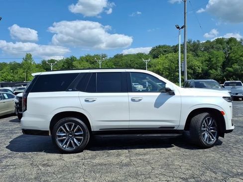 Used 2023 Cadillac Escalade Premium Luxury w/ LPO, Illumination Package AWD/4WD image 4