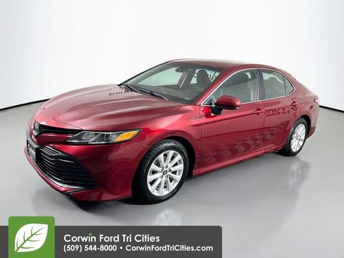 Used 2019 Toyota Camry LE FWD image 5