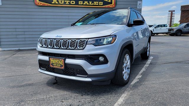 Used 2025 Jeep Compass Limited AWD/4WD image 2