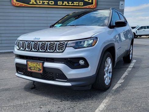 Used 2025 Jeep Compass Limited AWD/4WD image 2
