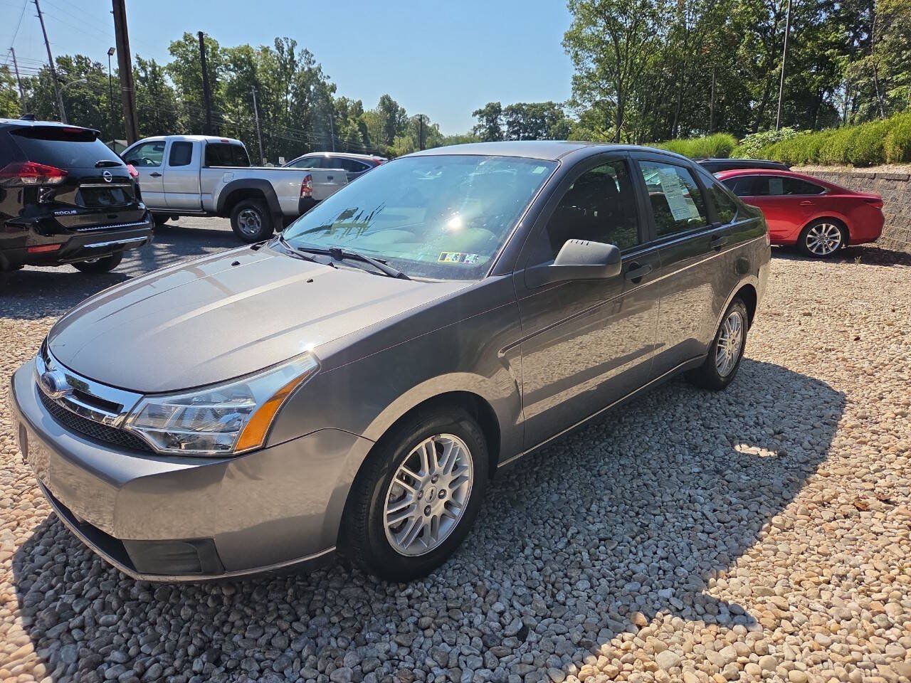 Used 2010 Ford Focus SE FWD image 3