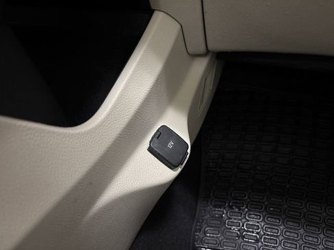 Used 2021 Ford Edge Titanium w/ Class II Trailer Tow Package image 59