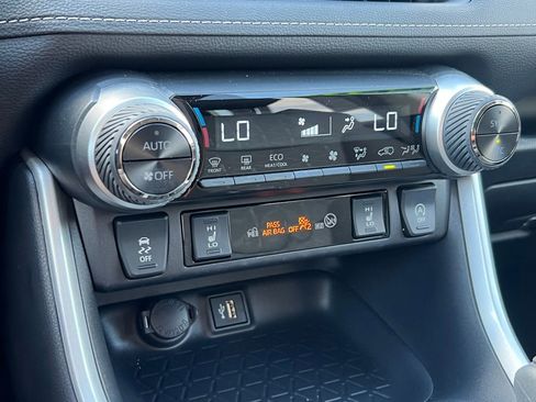 Used 2025 Toyota RAV4 XLE w/ Convenience Package image 28