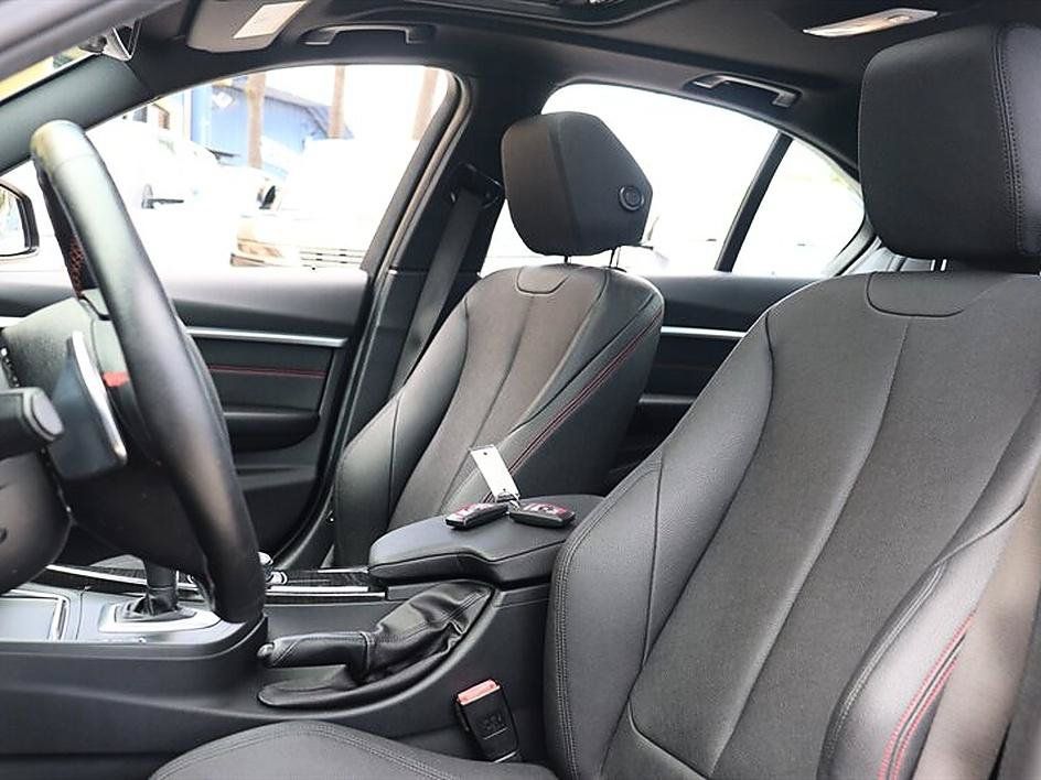 Used 2018 BMW 330i xDrive Sedan AWD/4WD image 11