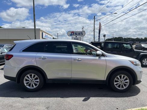 Used 2019 Kia Sorento L image 4