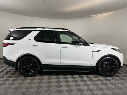 New 2026 Land Rover Discovery S image 9