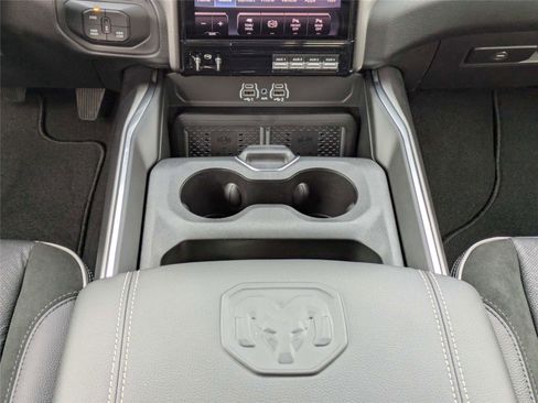 New 2026 RAM 2500 Laramie AWD/4WD image 19