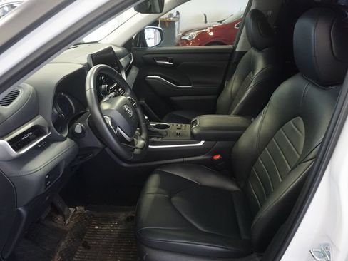 Used 2023 Toyota Highlander XLE AWD/4WD image 20