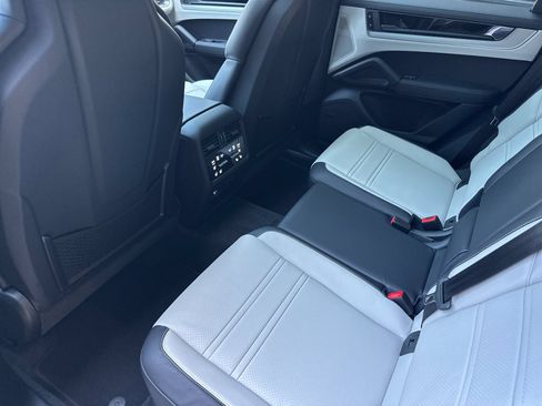 New 2026 Porsche Cayenne Coupe AWD/4WD image 15