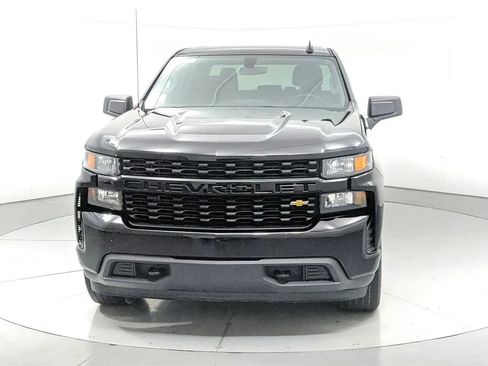 Used 2019 Chevrolet Silverado 1500 Custom w/ Custom Value Package image 2
