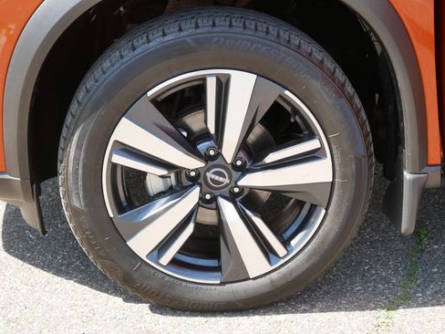 Certified 2023 Nissan Rogue Platinum w/ Platinum Premium Package AWD/4WD image 15