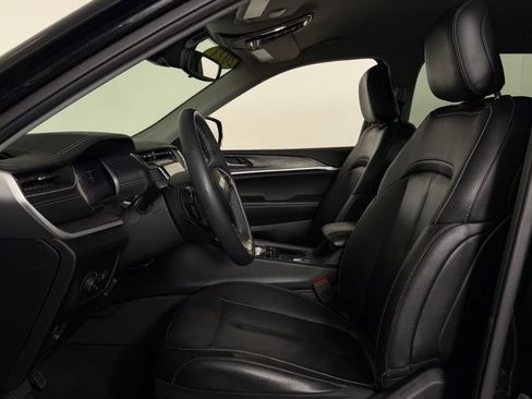 Used 2023 Jeep Grand Cherokee L Limited w/ Black Appearance Package AWD/4WD image 16
