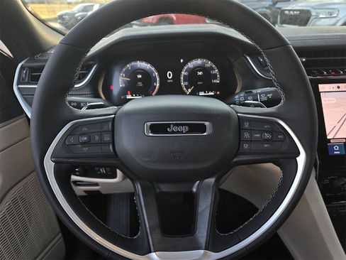 New 2025 Jeep Grand Cherokee Limited w/ Luxury Tech Group II image 21