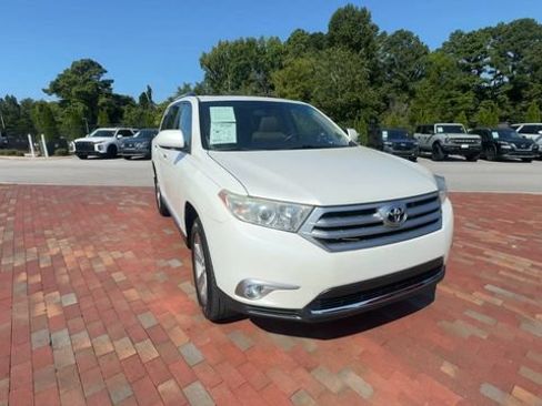 Used 2012 Toyota Highlander Limited w/ Tow Pkg FWD image 5