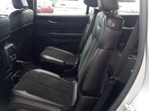 Used 2023 Jeep Grand Cherokee L Laredo AWD/4WD image 21