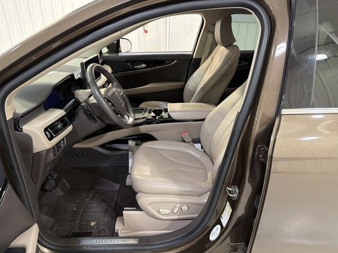 Used 2022 Lincoln Nautilus FWD w/ Premium Package image 10