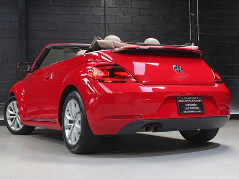 Used 2014 Volkswagen Beetle TDI FWD image 14