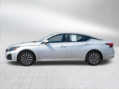 Used 2023 Nissan Altima 2.5 SV FWD image 4