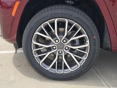 New 2026 Jeep Grand Cherokee Summit AWD/4WD image 10