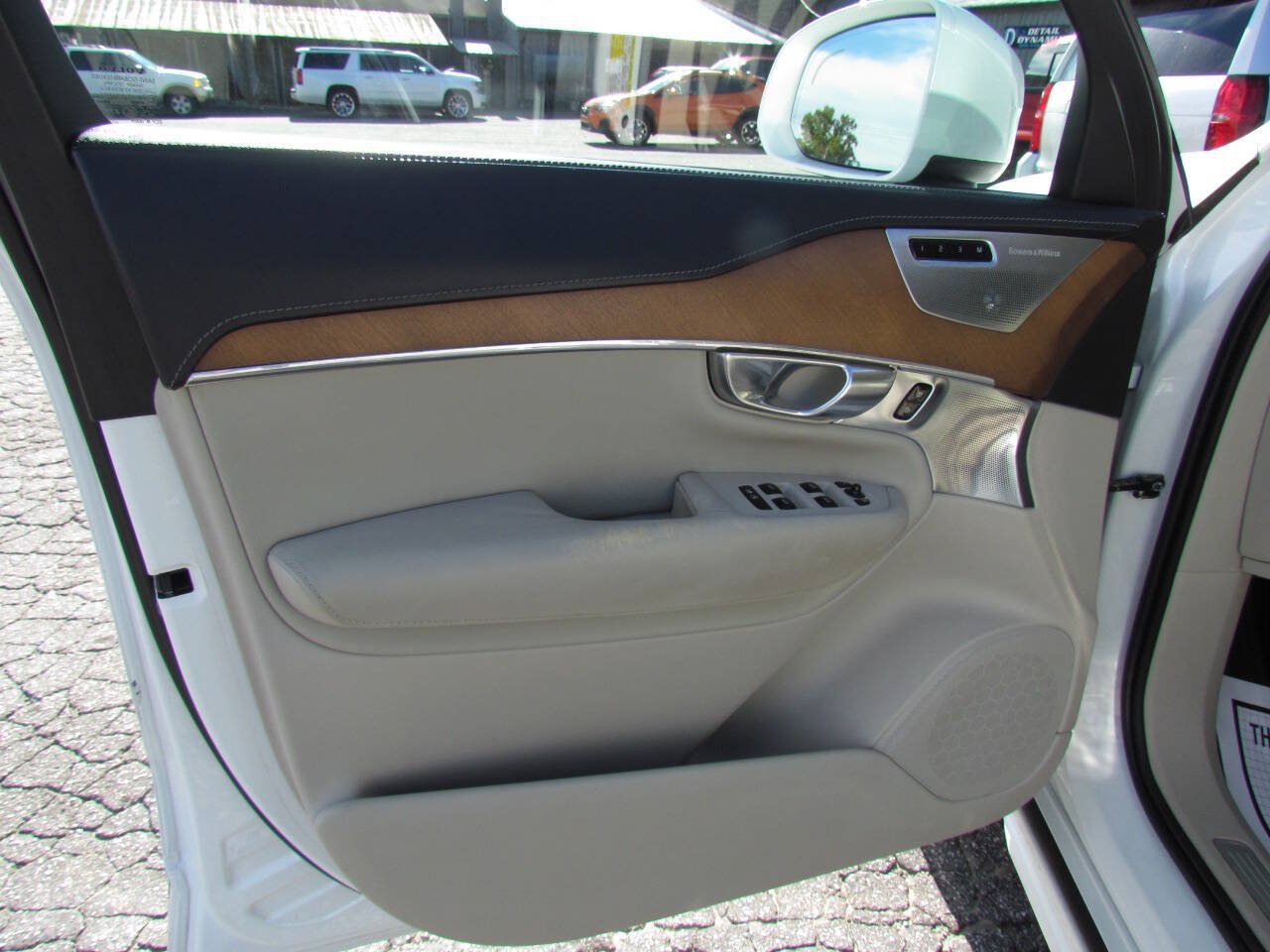 Used 2017 Volvo XC90 T6 Inscription w/ Vision Package AWD/4WD image 11