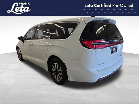 Used 2023 Chrysler Pacifica Touring-L FWD image 4