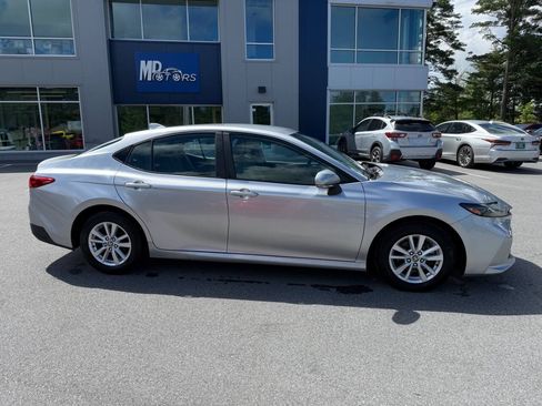 Used 2025 Toyota Camry LE AWD/4WD image 5