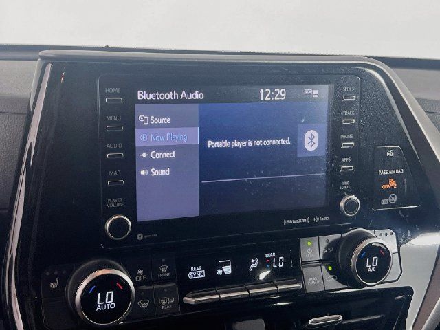 Used 2021 Toyota Highlander XLE FWD image 12