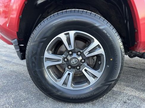 Used 2019 Toyota Tacoma TRD Sport image 26