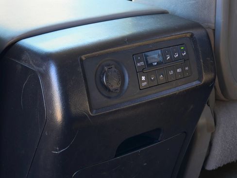 Used 2010 Toyota Sequoia SR5 AWD/4WD image 44