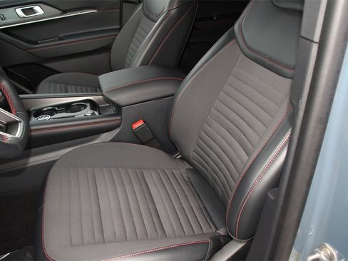 Certified 2025 Ford Explorer ST-Line w/ Premium Package image 23