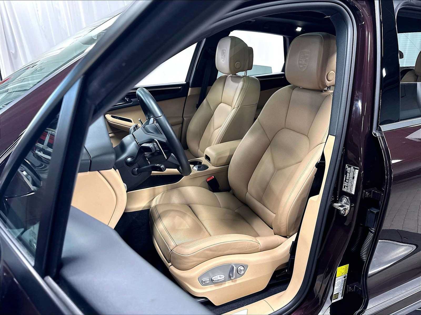 Used 2026 Porsche Macan AWD/4WD image 8
