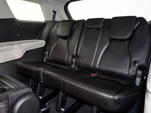 Certified 2024 Kia Carnival LX image 21