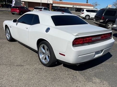 Used 2014 Dodge Challenger R/T image 4