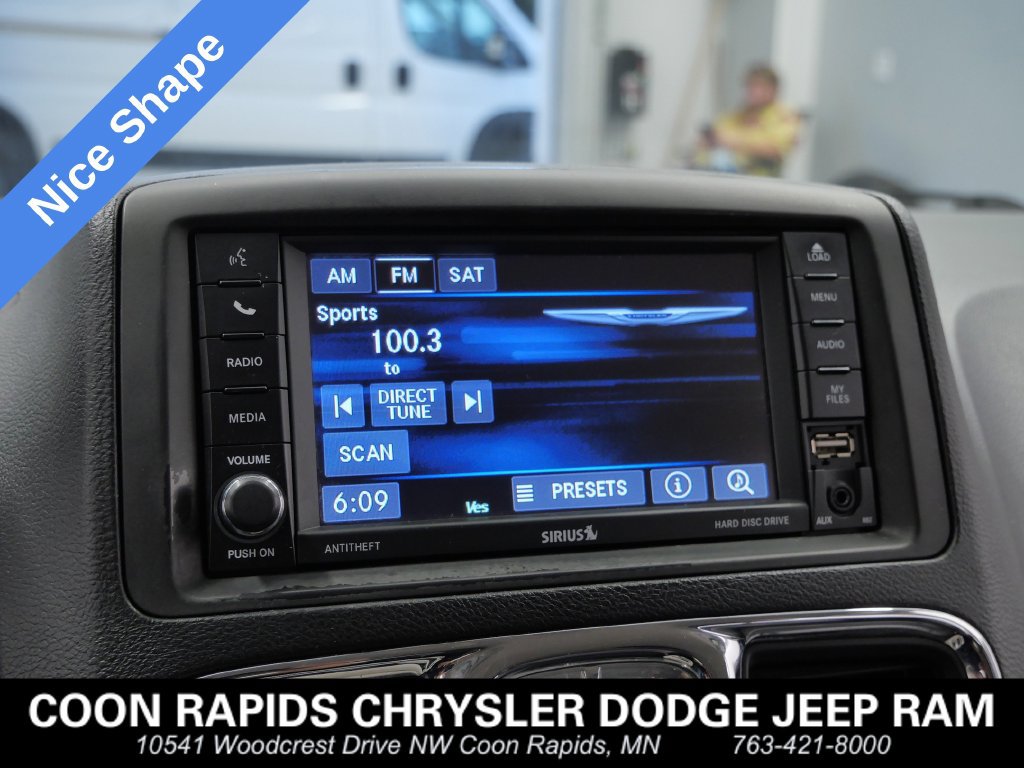 Used 2014 Chrysler Town & Country Touring FWD image 23