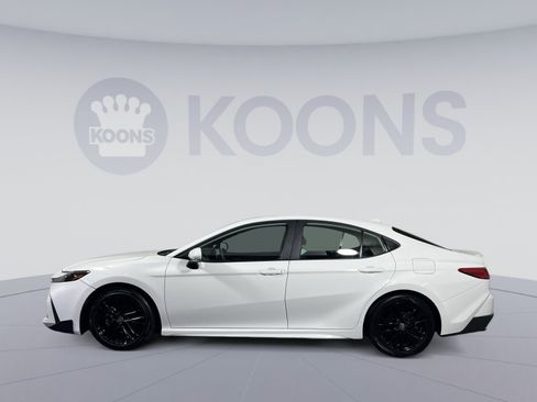 Used 2025 Toyota Camry SE image 2