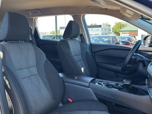Used 2025 Nissan Rogue SV AWD/4WD image 16