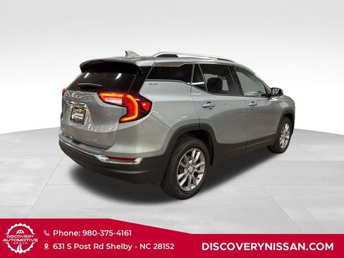 Used 2024 GMC Terrain SLT AWD/4WD image 6