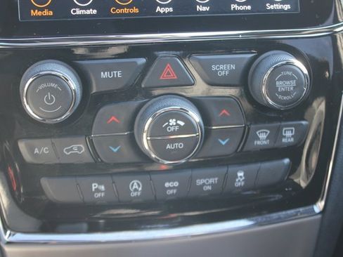 Used 2022 Jeep Grand Cherokee Laredo X image 9