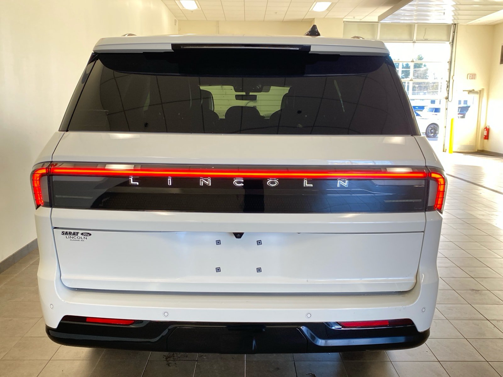 New 2025 Lincoln Navigator Reserve w/ Jet Appearance Package AWD/4WD image 6