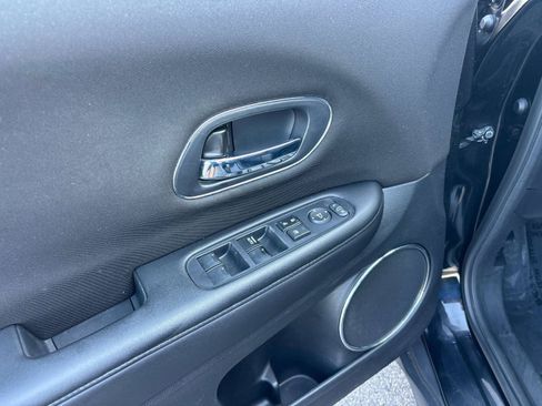 Used 2018 Honda HR-V EX image 17