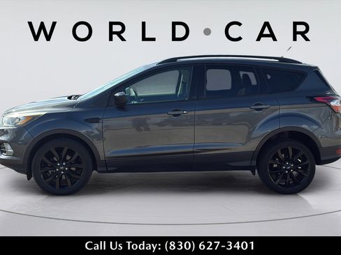 Used 2017 Ford Escape SE w/ Equipment Group 201A FWD image 12