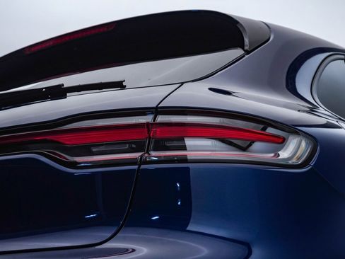 Certified 2025 Porsche Macan image 11